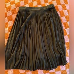 Black pleated skirt